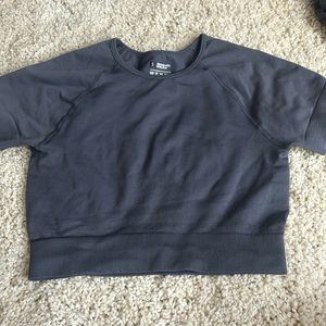 activewear cropped tee